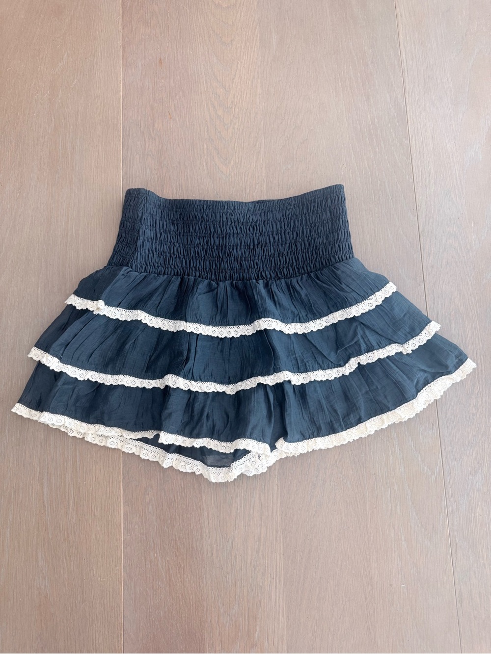 Feminine Flounce Lace Trim Tiered Skort